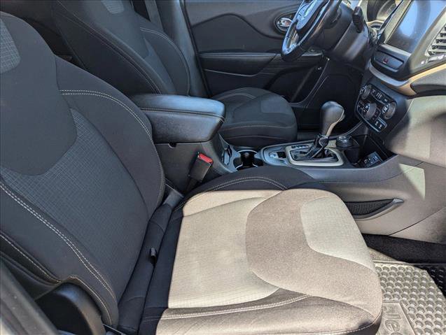 Used 2015 Jeep Cherokee Latitude w/ Comfort/Convenience Group image 21