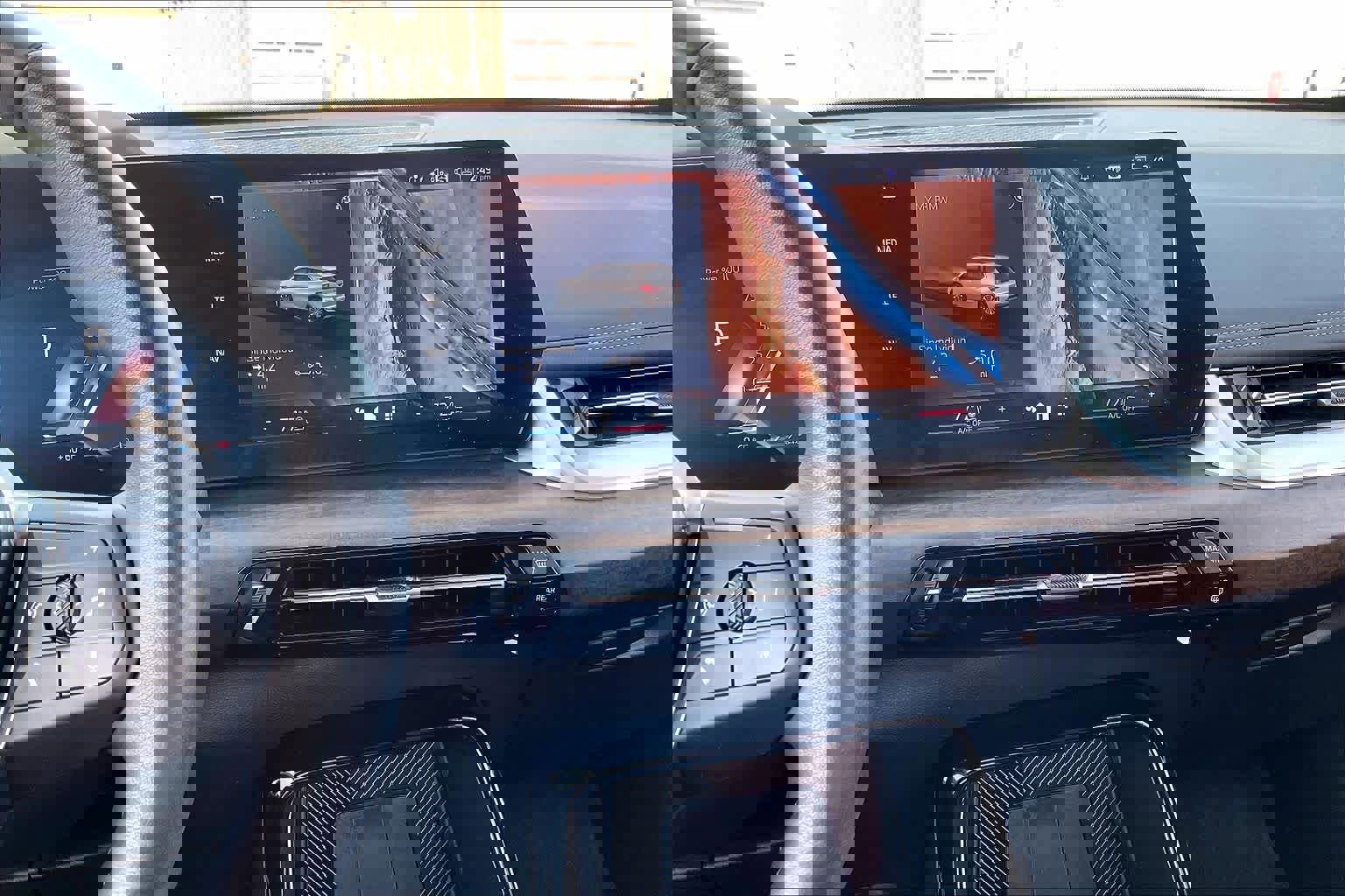 Used 2024 BMW X1 xDrive28i w/ Premium Package image 6