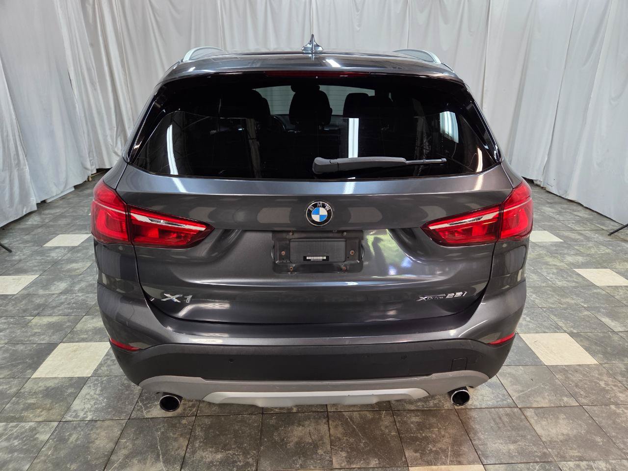 Used 2018 BMW X1 xDrive28i w/ Convenience Package AWD/4WD image 4