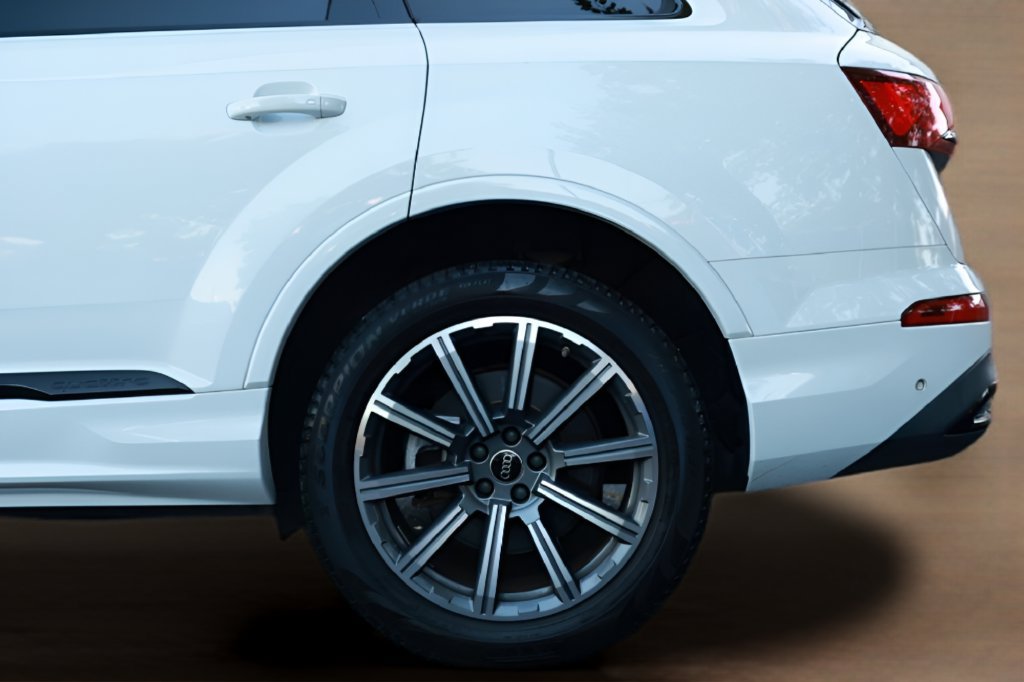 Used 2023 Audi Q7 2.0T Premium Plus w/ Premium Plus Package AWD/4WD image 8