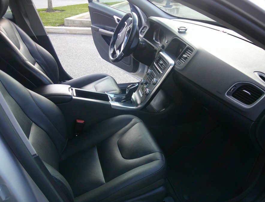 Used 2016 Volvo S60 T5 Premier w/ Convenience Package image 3