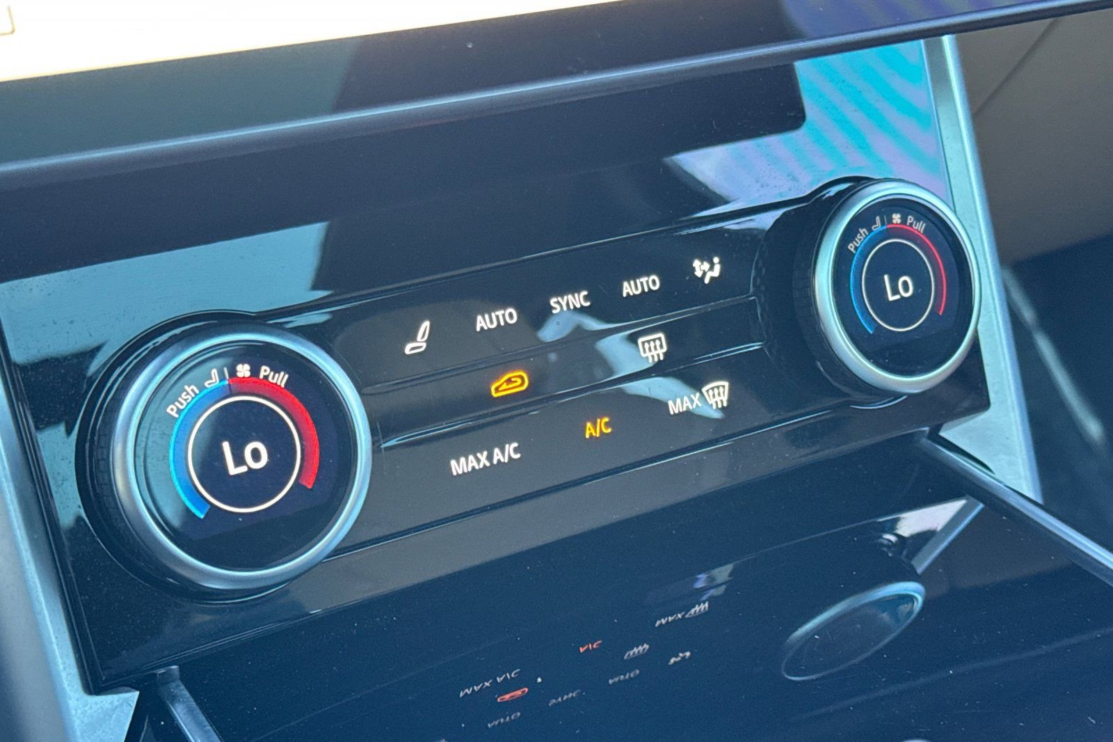 Certified 2023 Land Rover Range Rover SE image 24