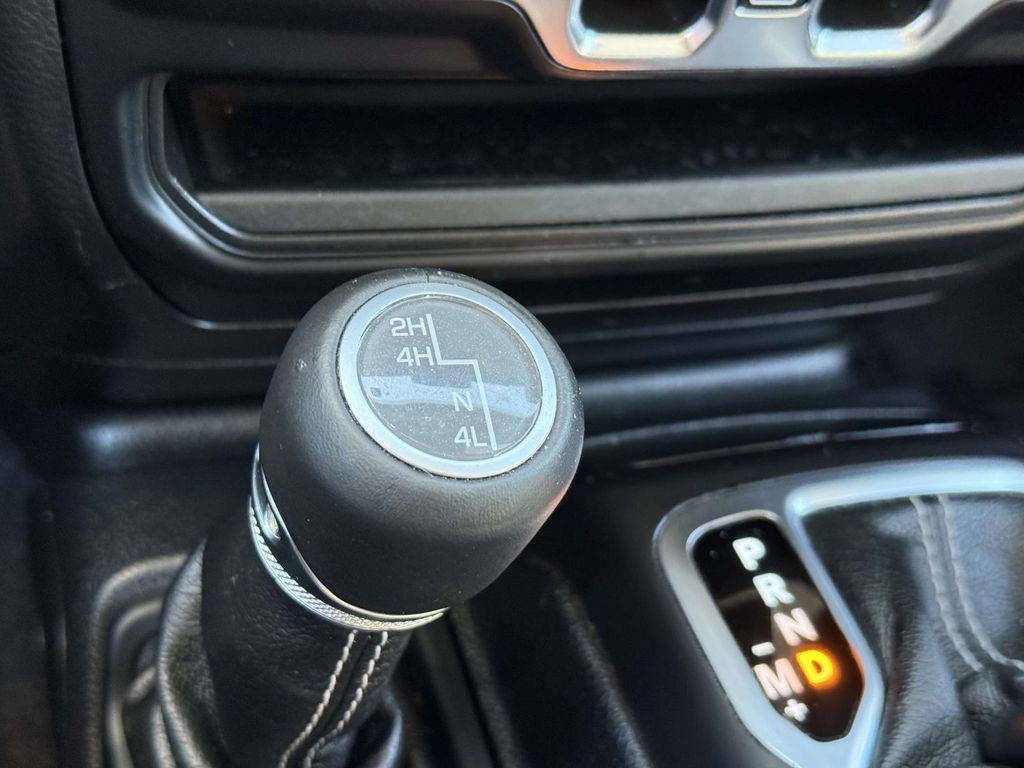 Certified 2019 Jeep Wrangler Unlimited Sahara w/ Cold Weather Group AWD/4WD image 30