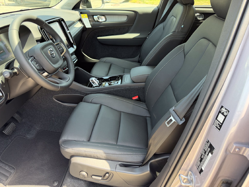New 2026 Volvo XC40 B5 Plus w/ Climate Package AWD/4WD image 17