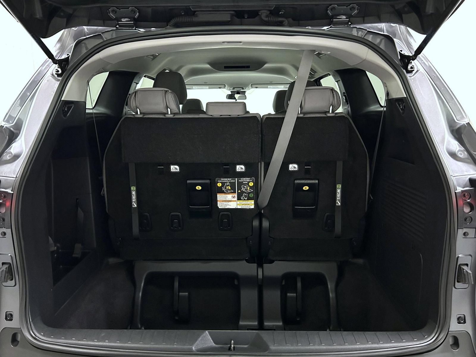Used 2025 Toyota Sienna LE FWD image 20