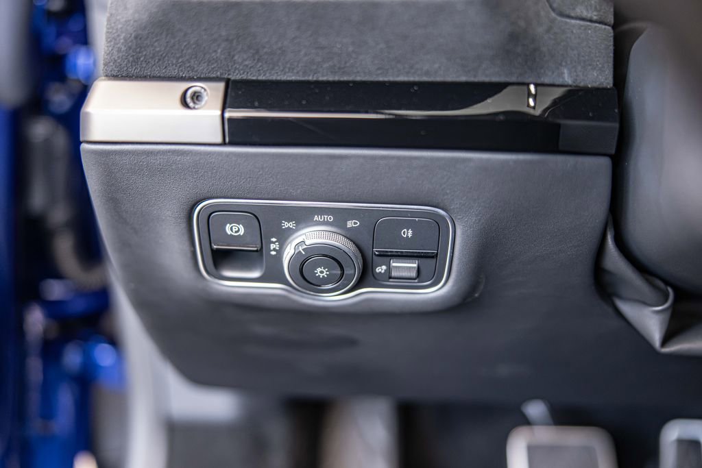 Used 2025 Aston Martin V8 Vantage Coupe image 20