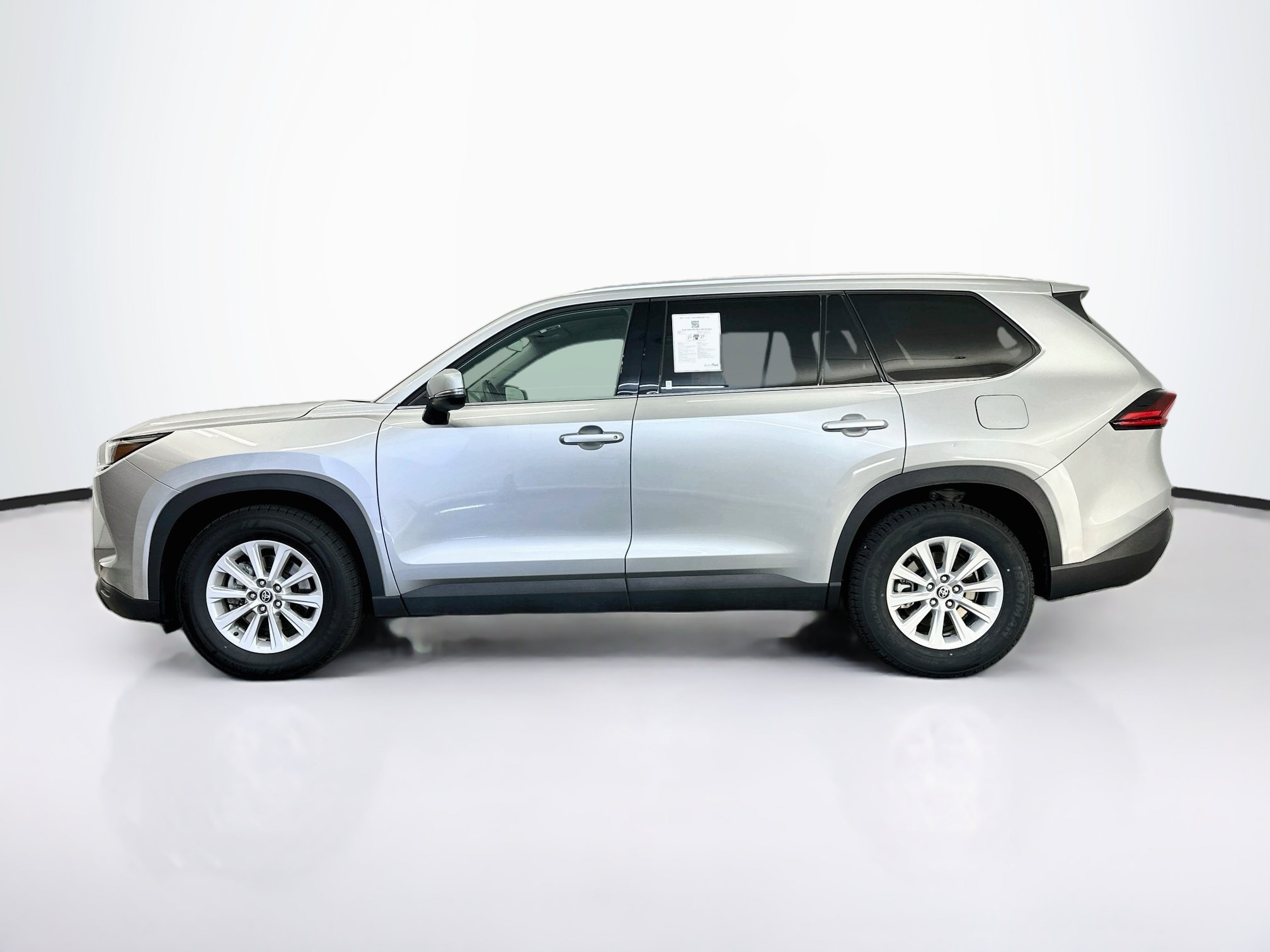 Used 2025 Toyota Grand Highlander AWD image 4