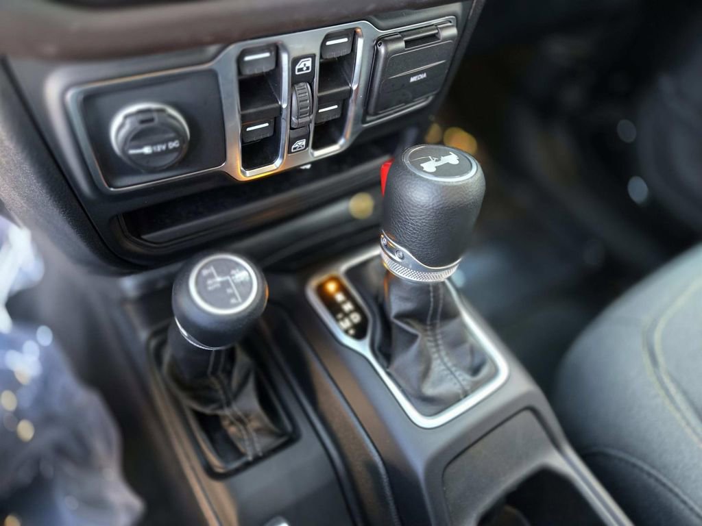 Used 2025 Jeep Wrangler Unlimited Sahara image 31