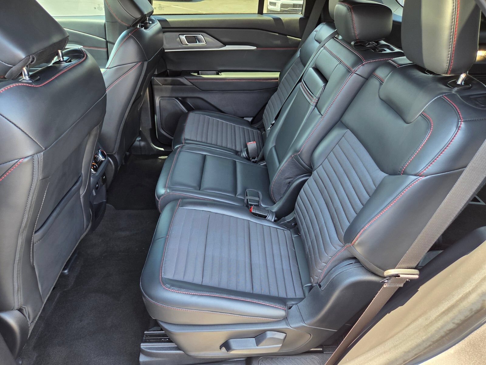 Certified 2025 Ford Explorer ST-Line RWD image 11