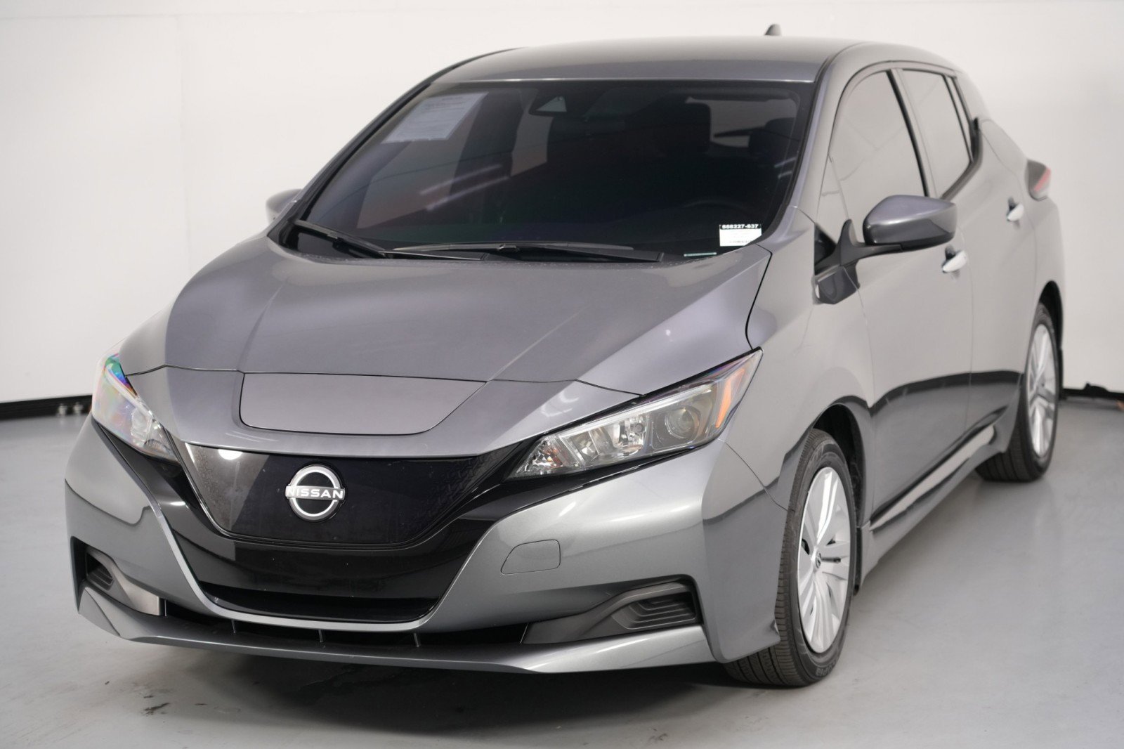 Used 2025 Nissan Leaf S image 40