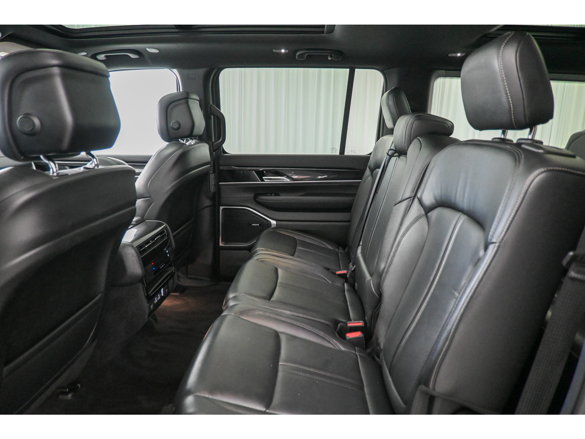 Used 2022 Jeep Wagoneer Series I w/ Premium Group I AWD/4WD image 21