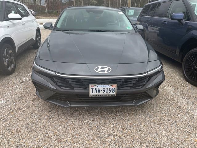 Used 2025 Hyundai Elantra Blue image 3