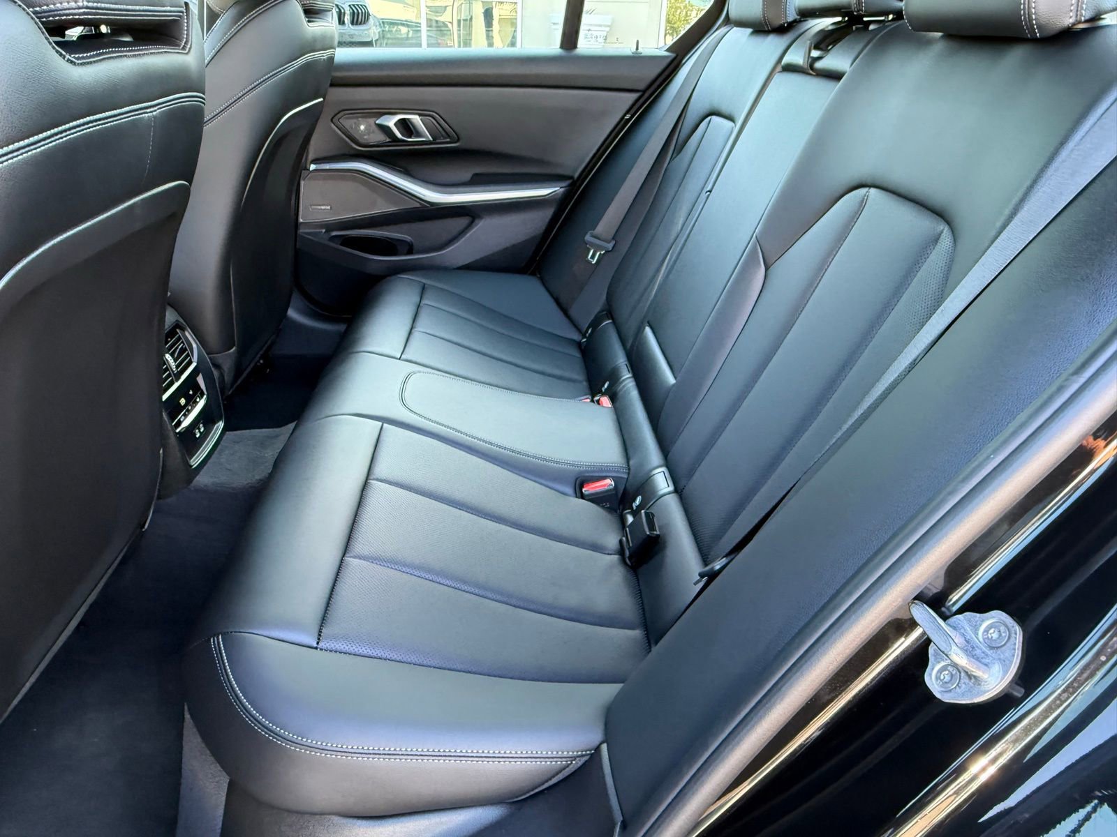 Used 2025 BMW 330i 330i w/ Convenience Package image 33