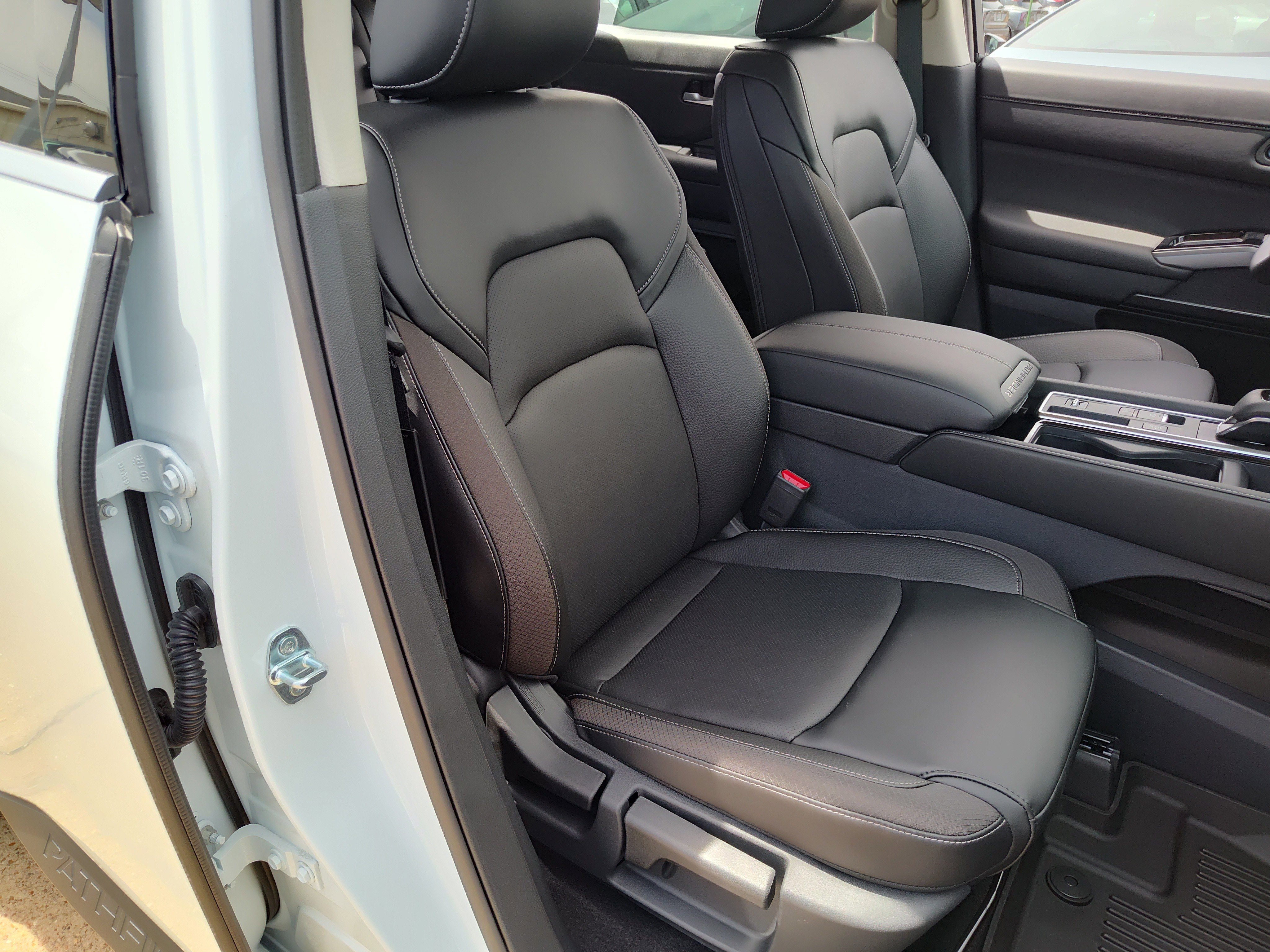 New 2026 Nissan Pathfinder SL FWD image 12