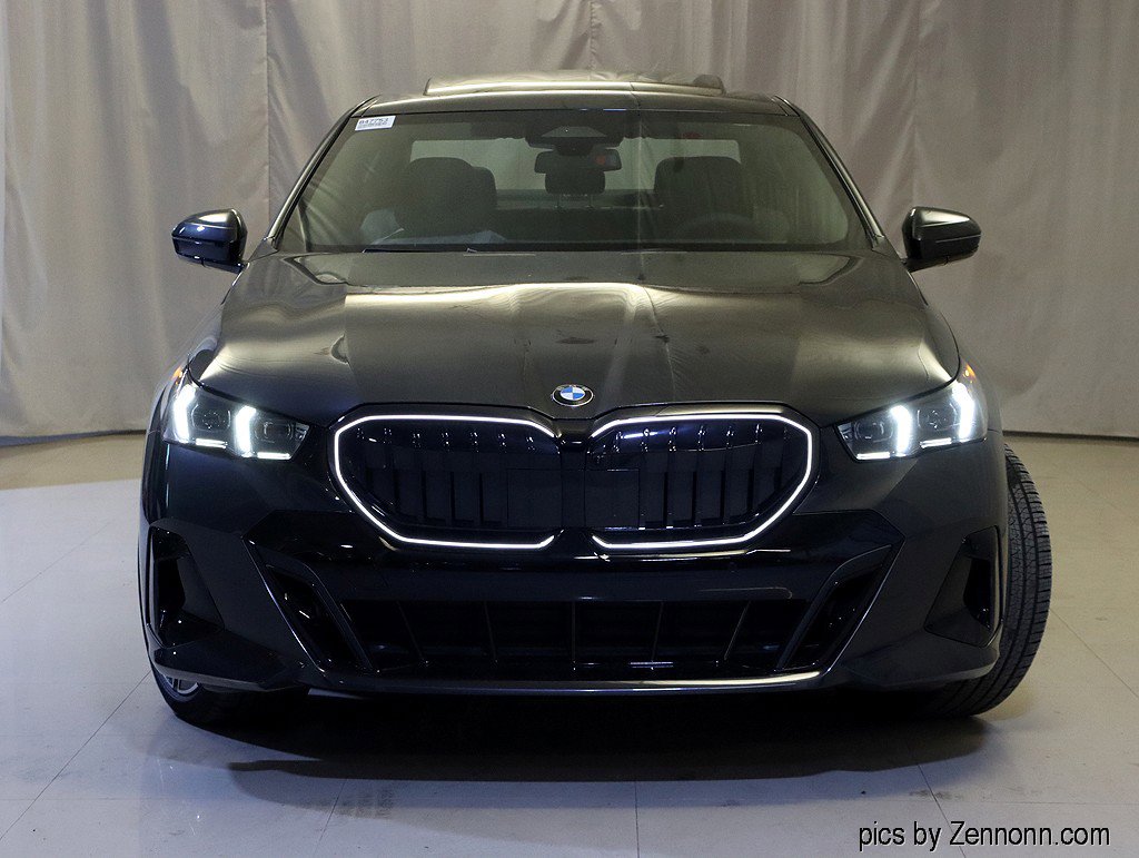 Used 2026 BMW 530i xDrive w/ M Sport Package image 5