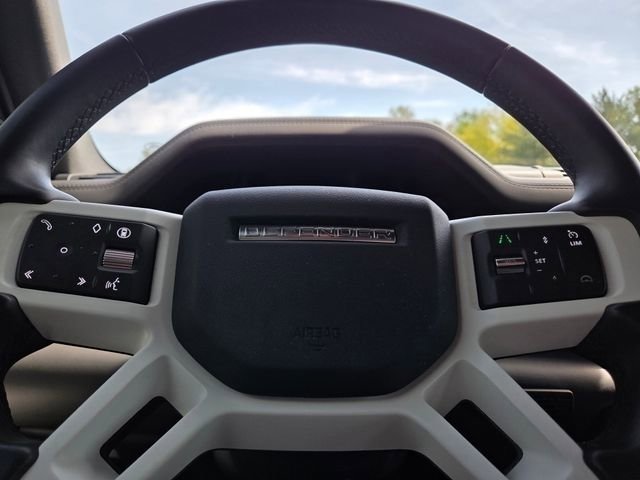 Used 2024 Land Rover Defender 110 SE AWD/4WD image 32
