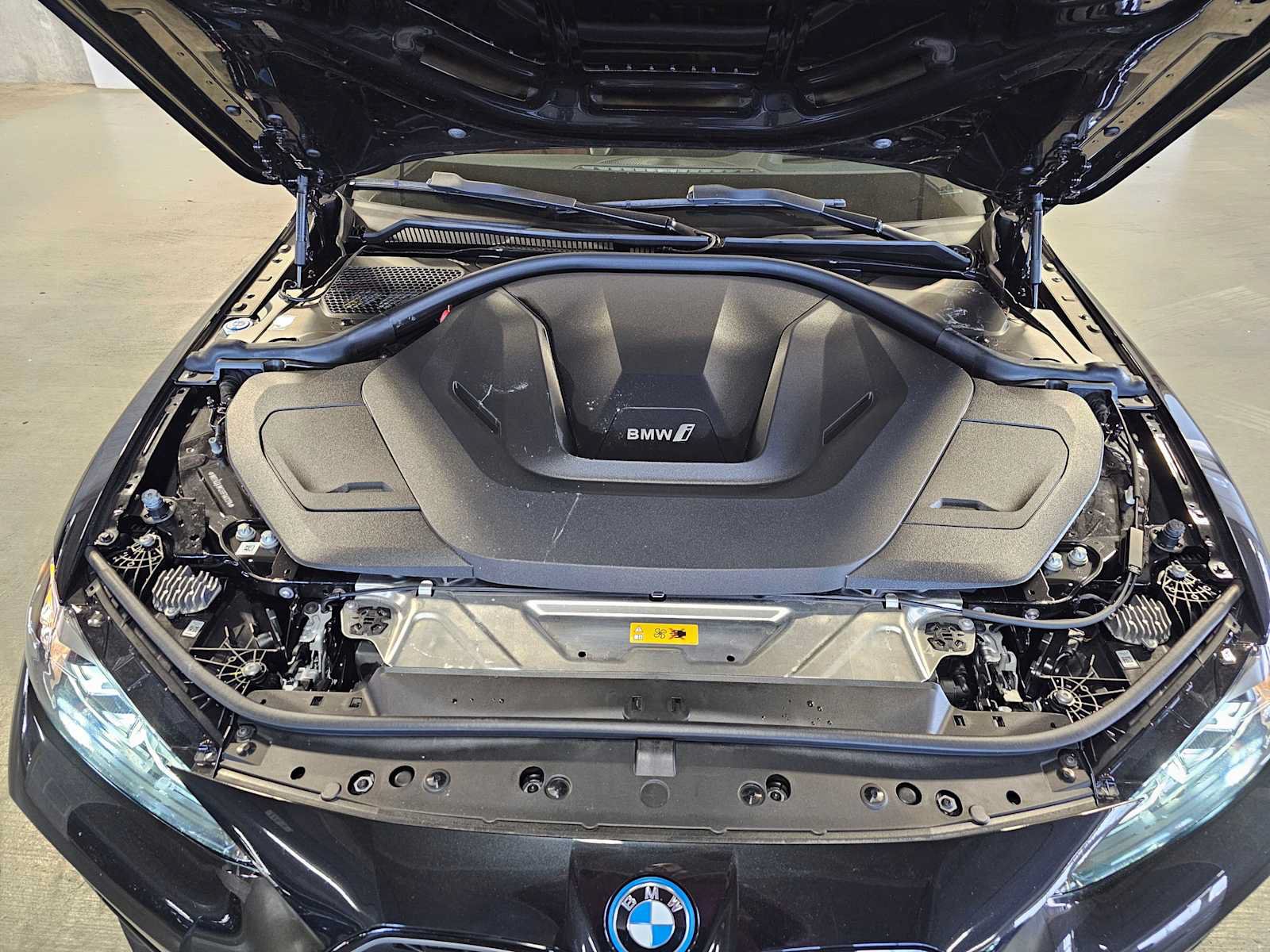 Certified 2024 BMW i4 eDrive35 w/ M Sport Package RWD image 9