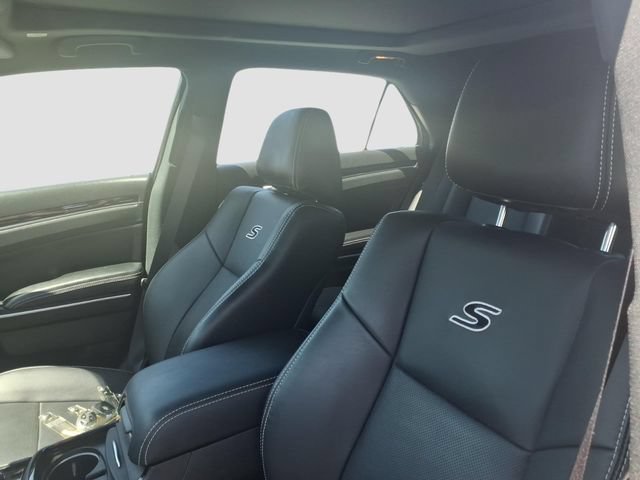 Used 2022 Chrysler 300 S w/ Comfort Group RWD image 17