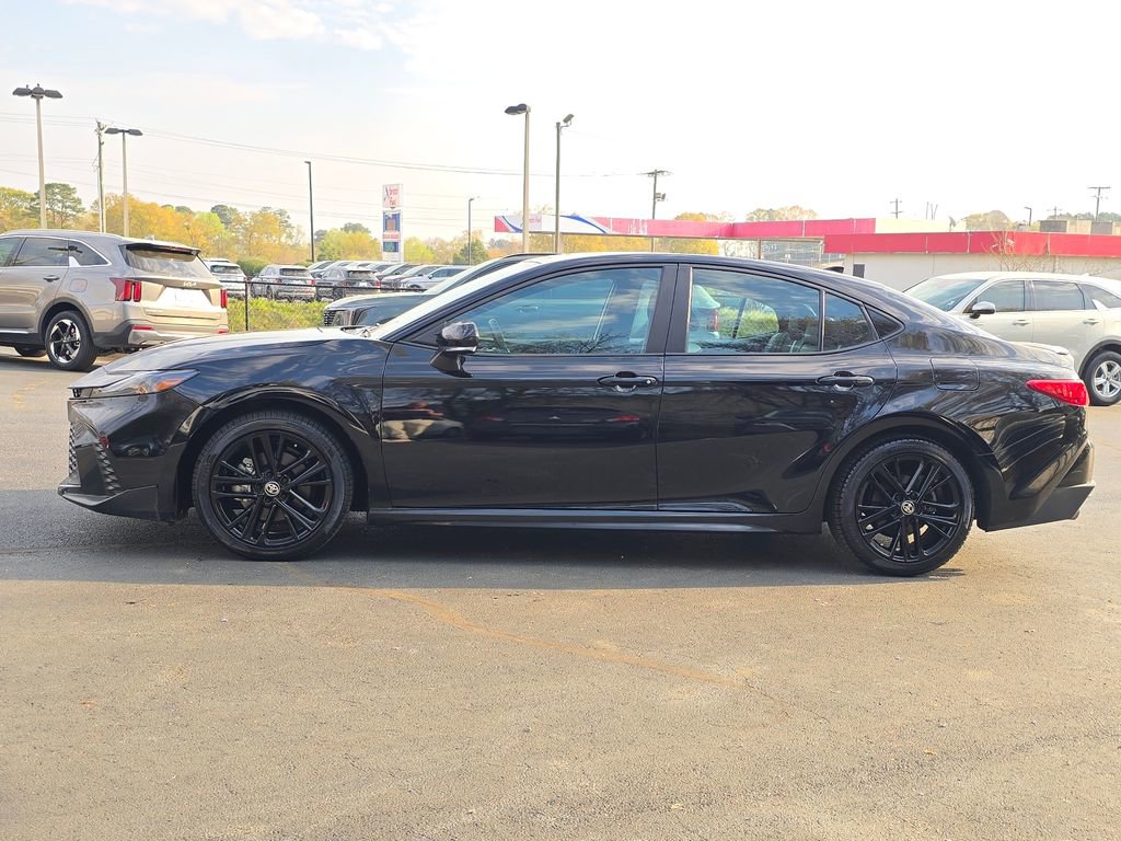 Used 2025 Toyota Camry SE w/ Convenience Package image 6