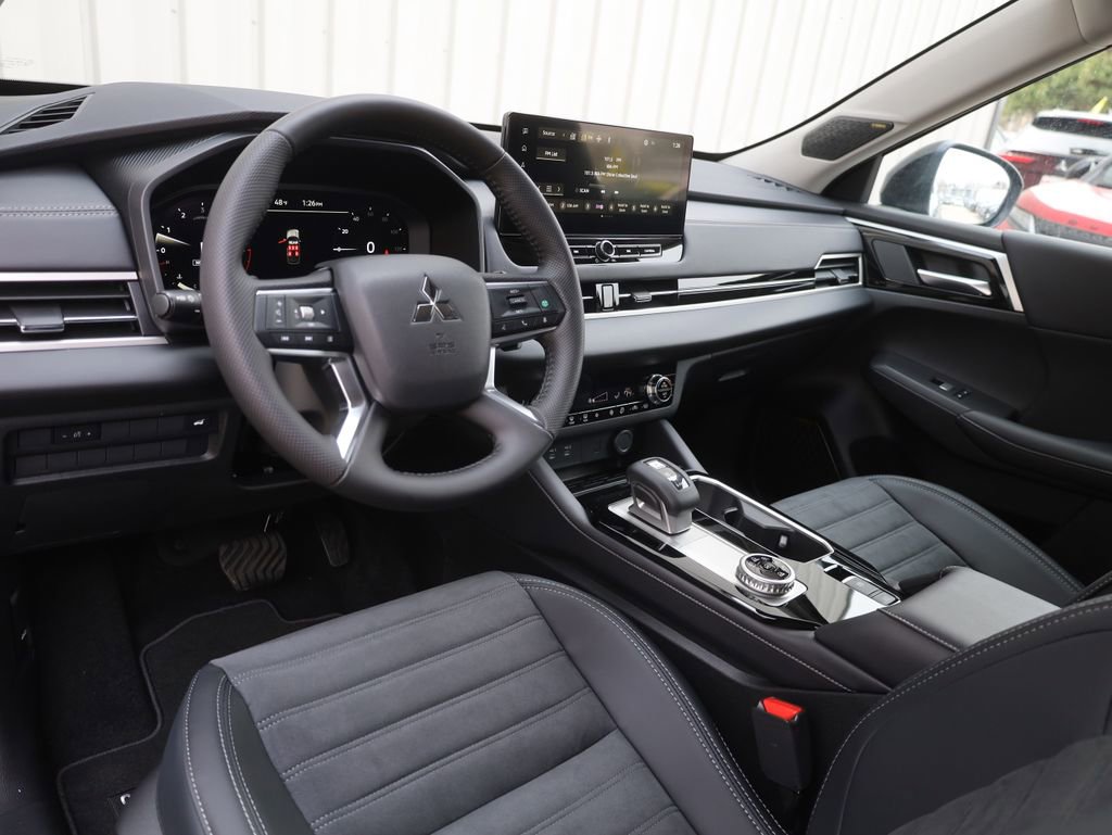 New 2025 Mitsubishi Outlander SE image 35