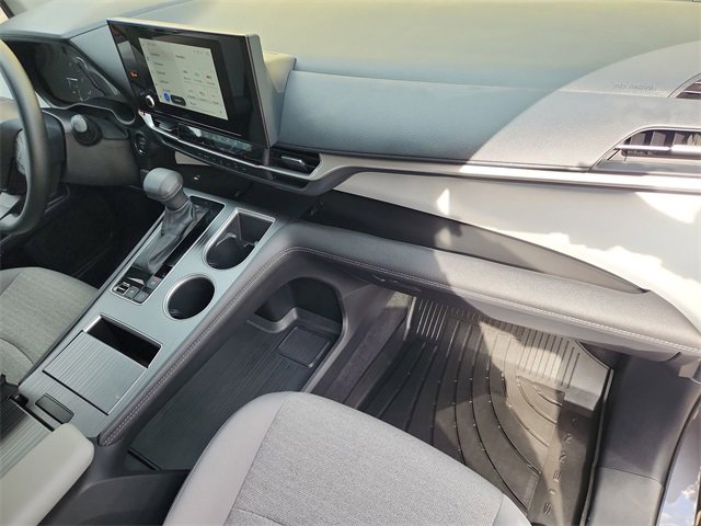 Used 2025 Toyota Sienna LE image 27