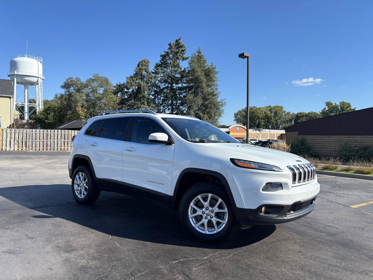 Used 2014 Jeep Cherokee Latitude w/ Cold Weather Group AWD/4WD image 11