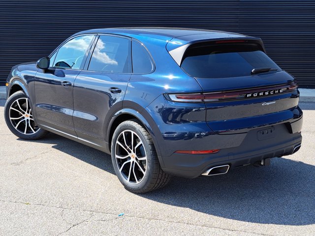 Used 2025 Porsche Cayenne image 3