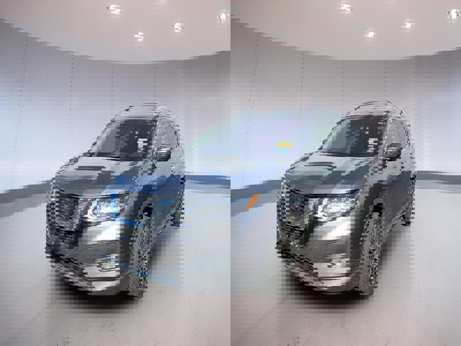 Used 2020 Nissan Rogue SL w/ Premium Package image 2