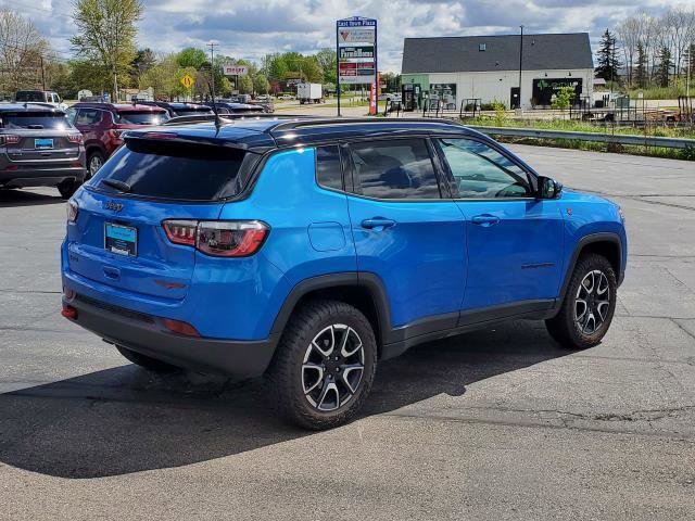 Used 2024 Jeep Compass Trailhawk w/ Trailhawk Convenience Group AWD/4WD image 4