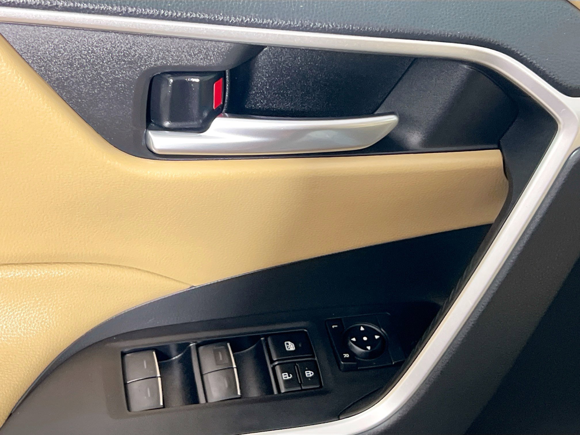 Used 2023 Toyota RAV4 XLE Premium image 16