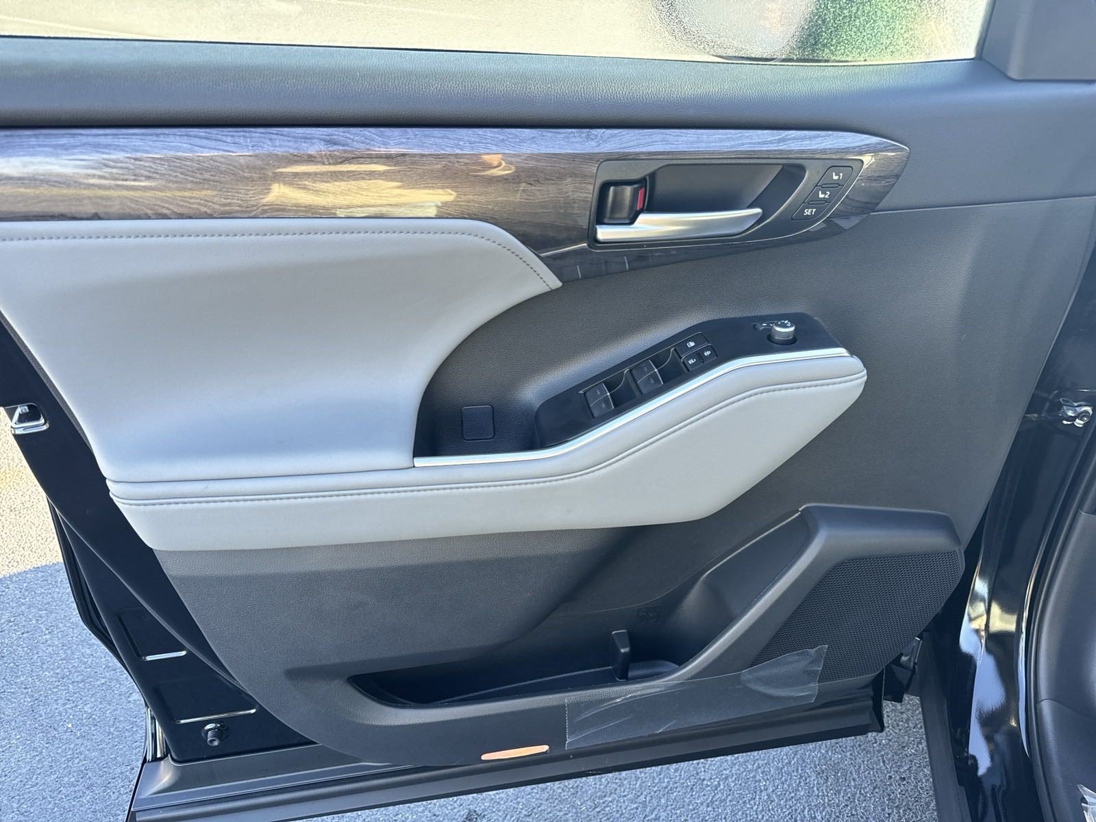 New 2025 Toyota Highlander Platinum AWD/4WD image 26