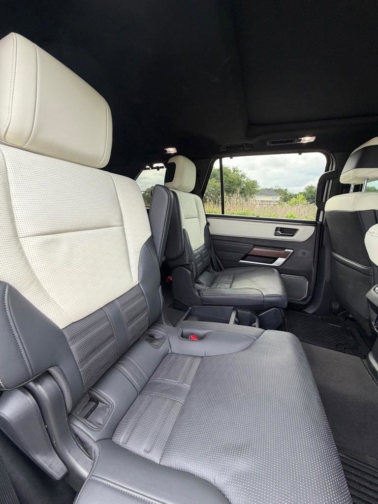 Used 2025 Toyota Sequoia Capstone AWD/4WD image 20