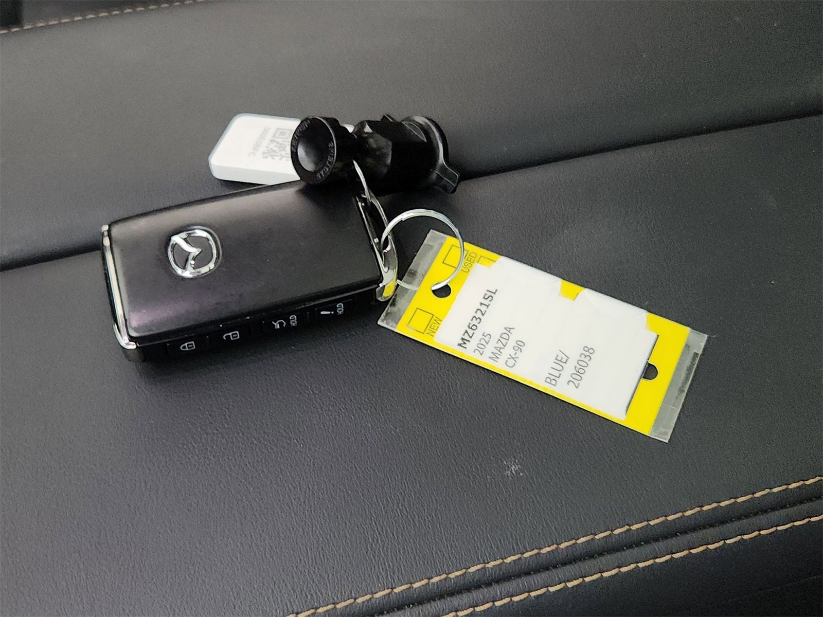 Certified 2025 MAZDA CX-90 Plug-In Hybrid w/Premium Sport image 33