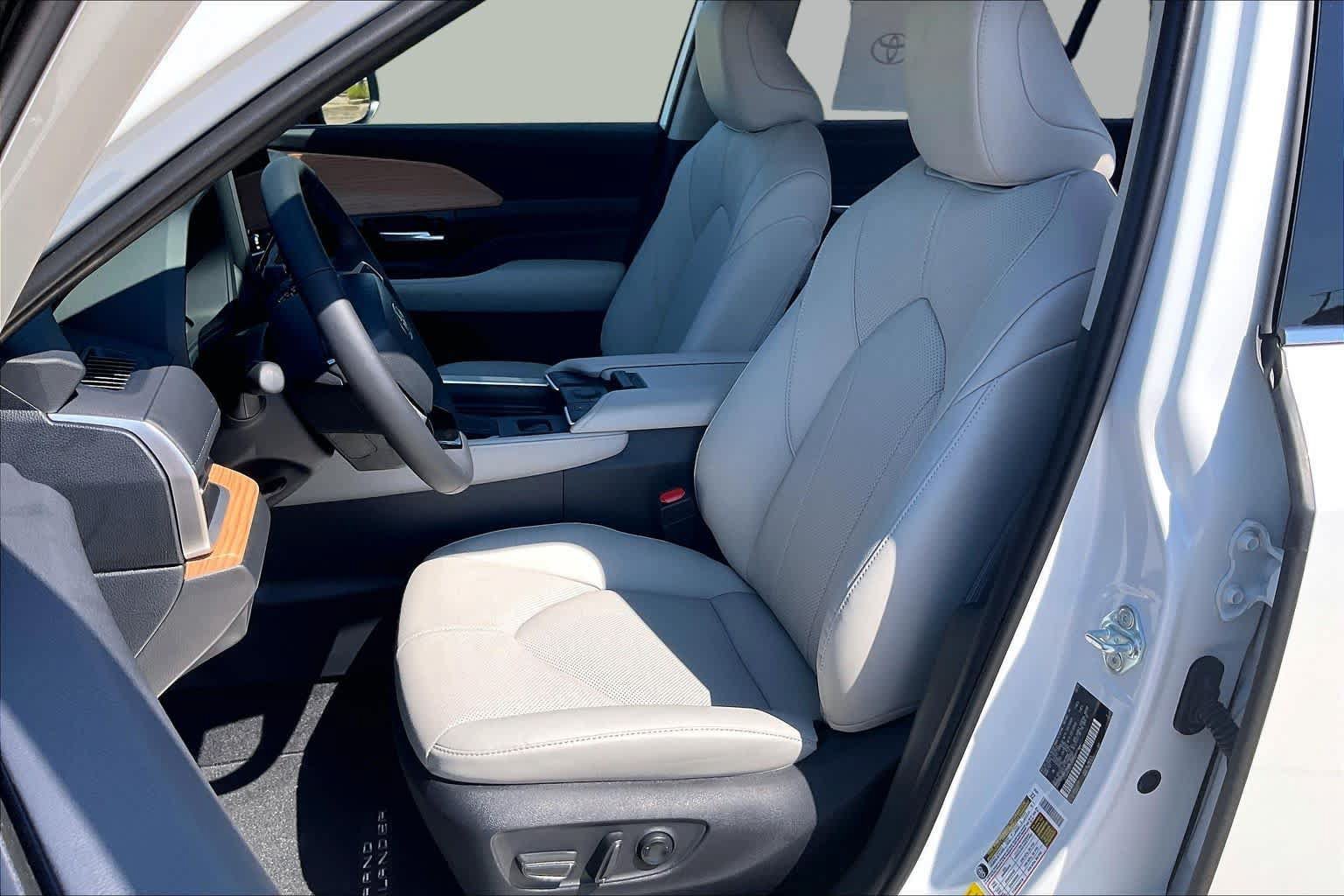 New 2026 Toyota Grand Highlander FWD image 9