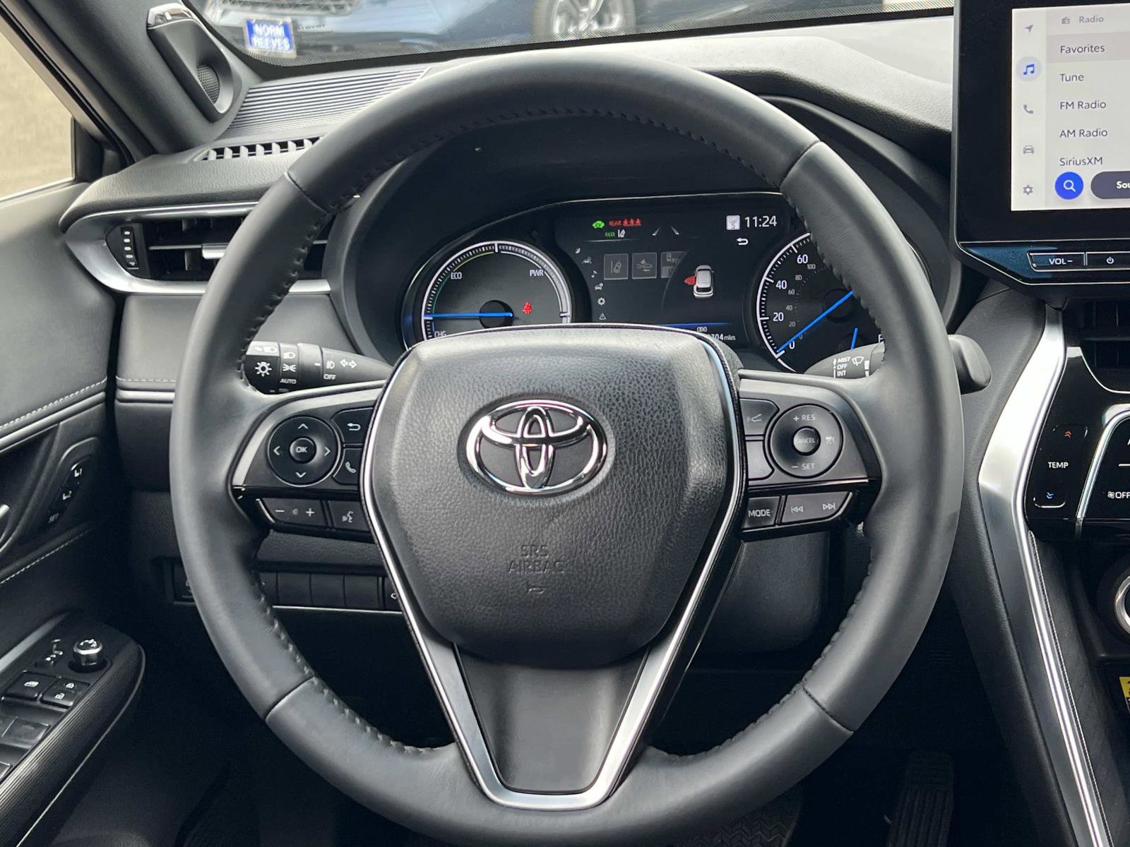 Used 2024 Toyota Venza XLE image 8