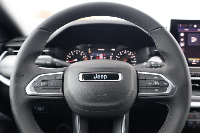 Used 2024 Jeep Compass Latitude image 17