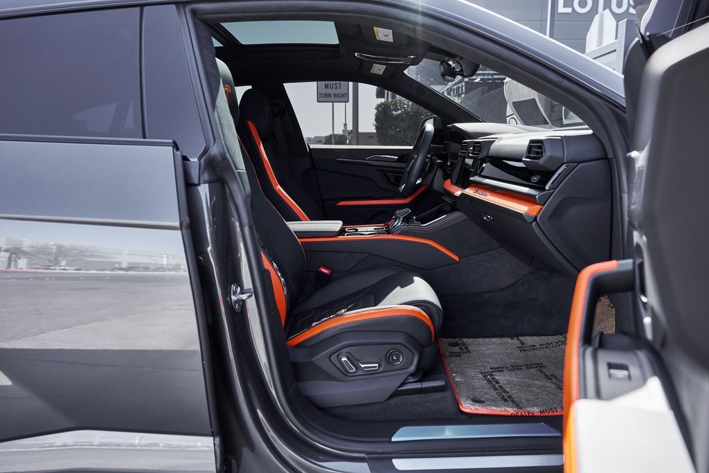 Used 2025 Lamborghini Urus SE image 28