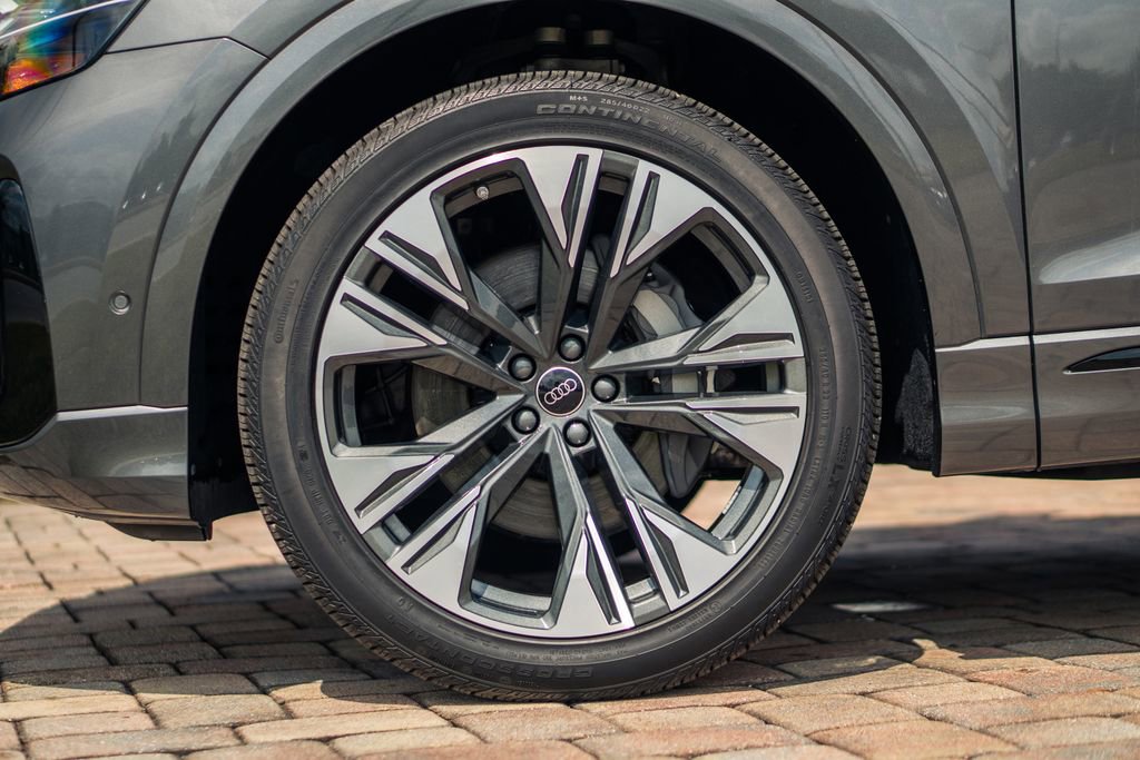Used 2025 Audi Q8 Prestige image 15