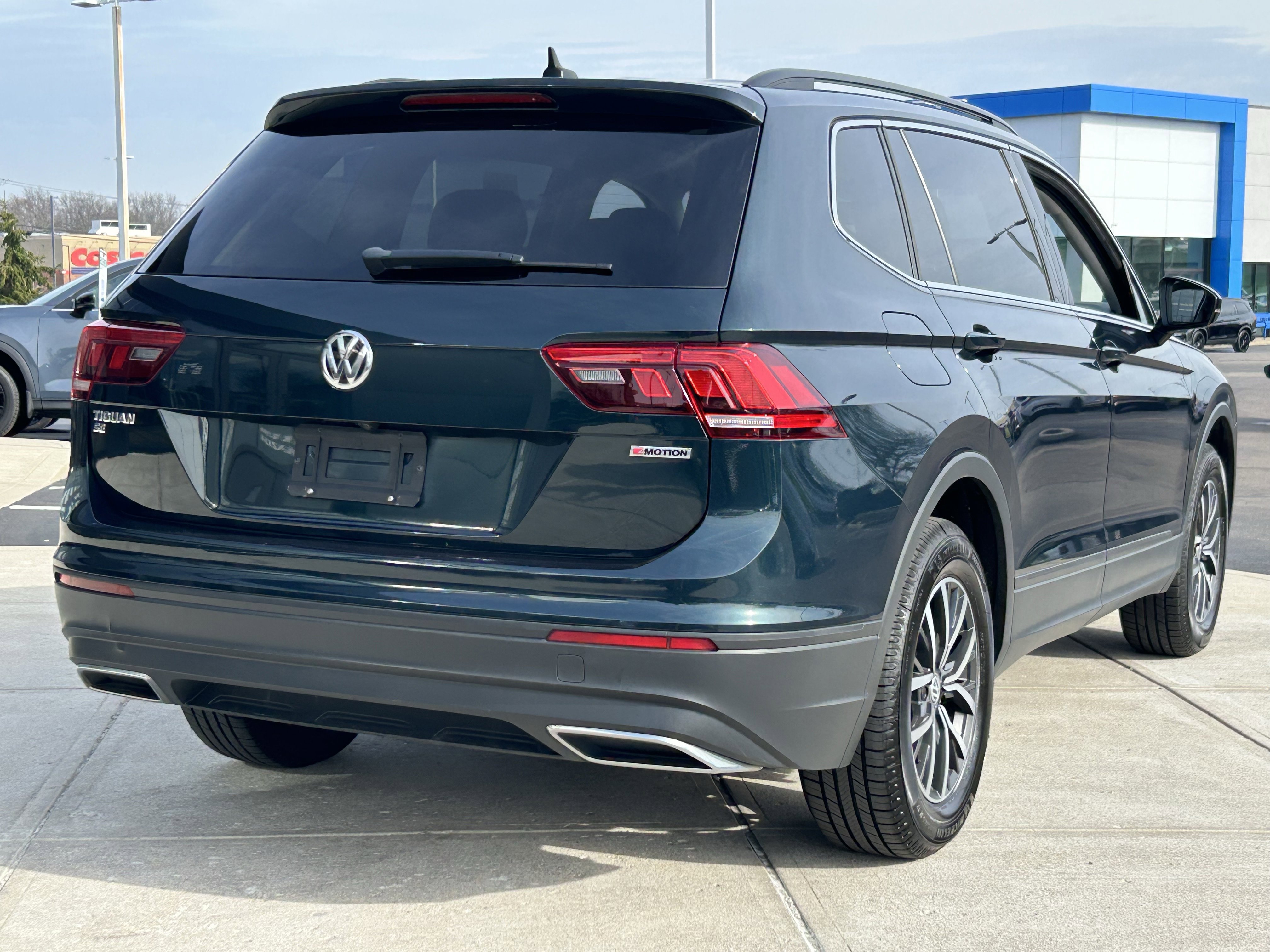 Used 2019 Volkswagen Tiguan SE w/ Panoramic Sunroof Package image 7