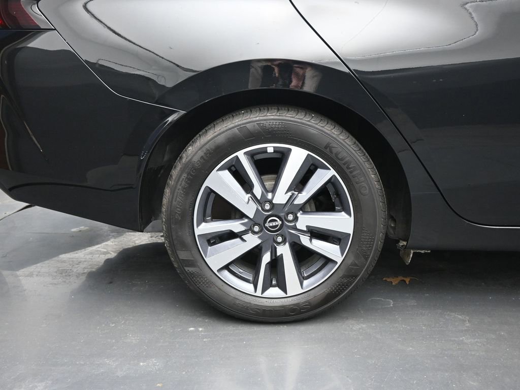 Used 2025 Nissan Versa SV image 9