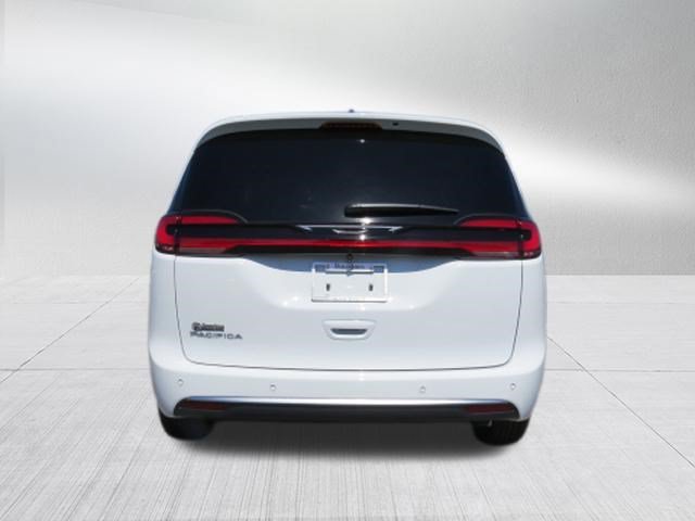 New 2027 Chrysler Pacifica Select FWD image 4