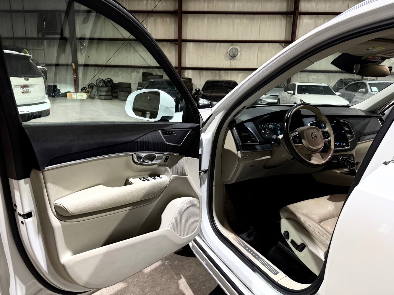 Used 2020 Volvo XC90 T5 Momentum w/ Protection Package Premier FWD image 12