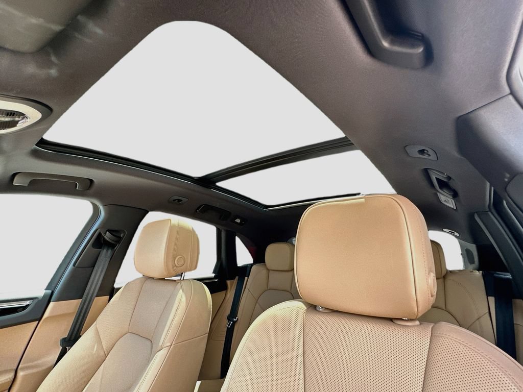 Certified 2026 Porsche Macan AWD/4WD image 14
