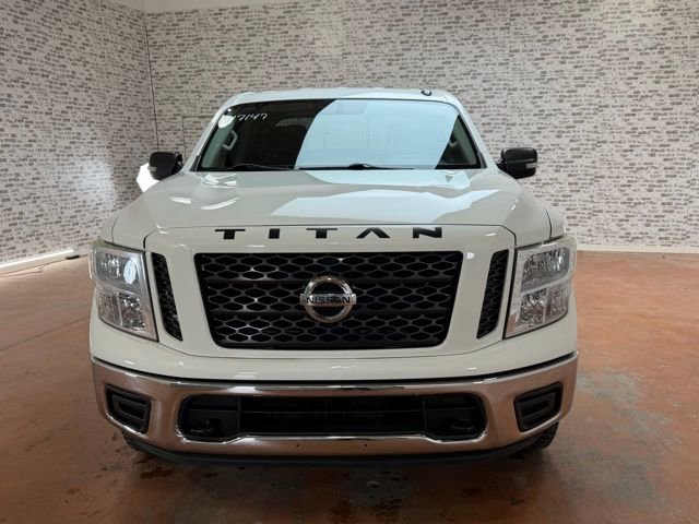 Used 2019 Nissan Titan SV image 2