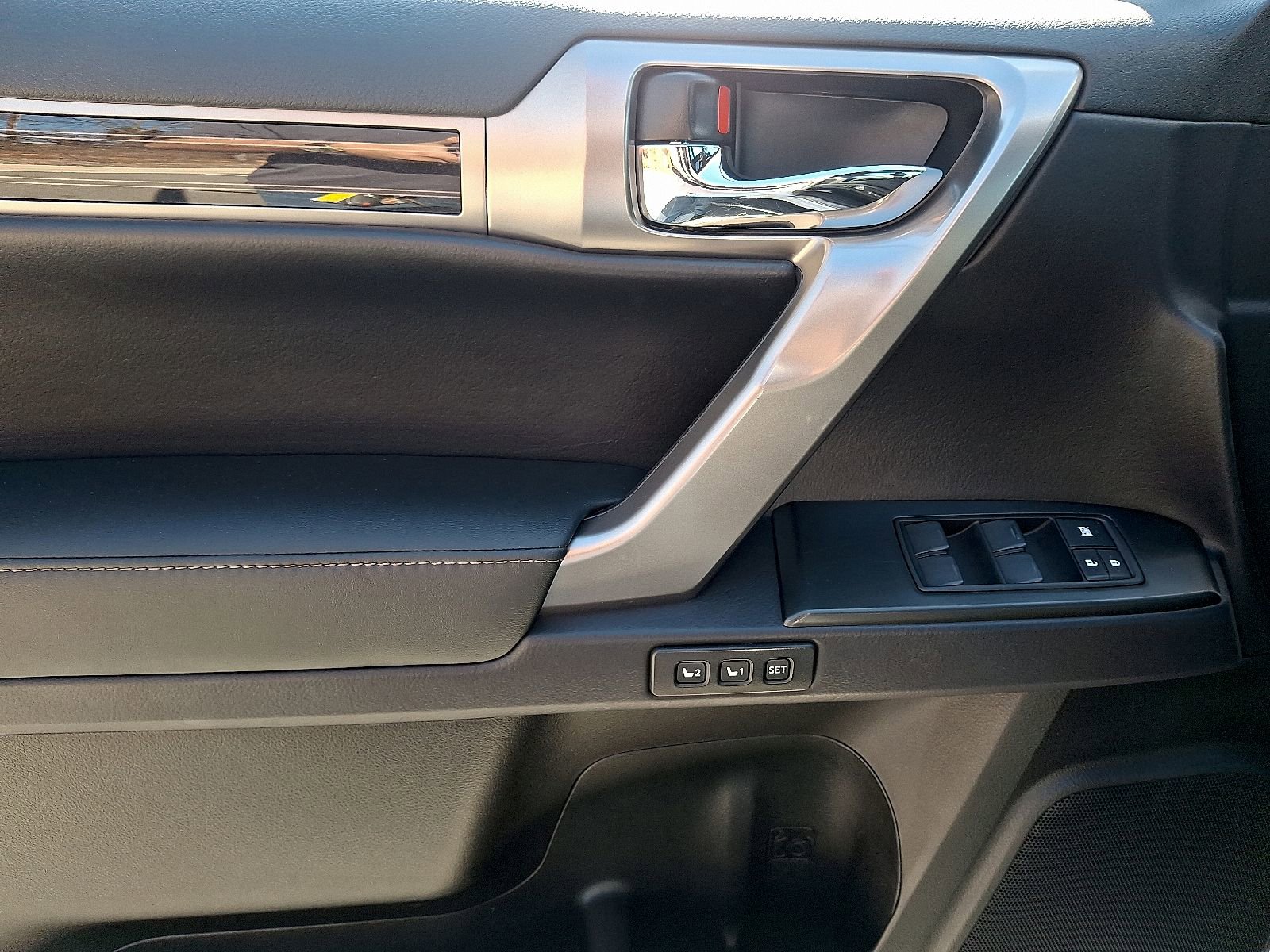 Used 2022 Lexus GX 460 Luxury w/ Sport Design Package image 12