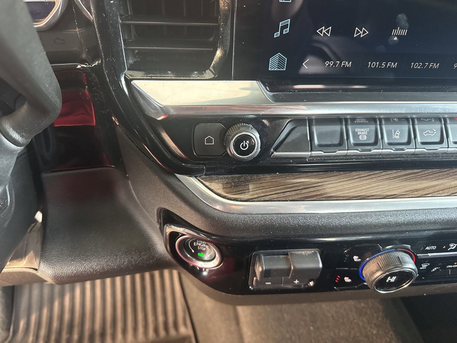 Used 2025 Chevrolet Silverado 2500 LT w/ Convenience Package image 34