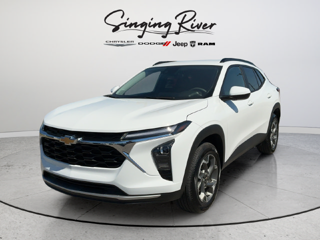 Used 2026 Chevrolet Trax LT FWD image 3