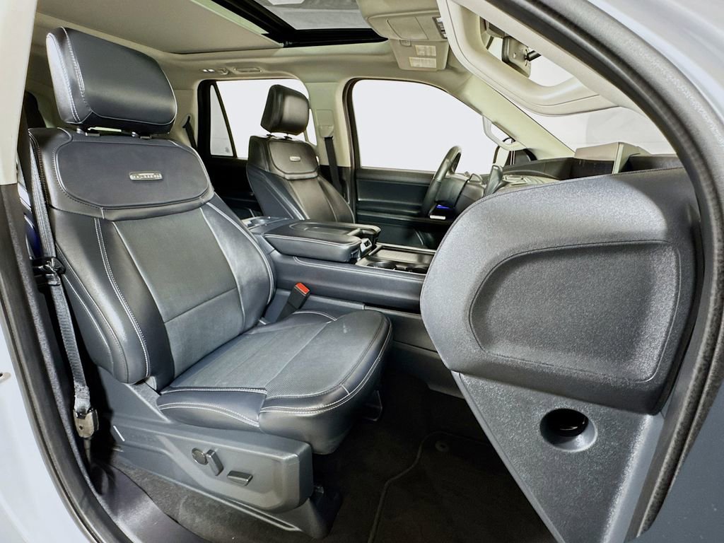 Used 2025 Ford Expedition Platinum AWD/4WD image 29