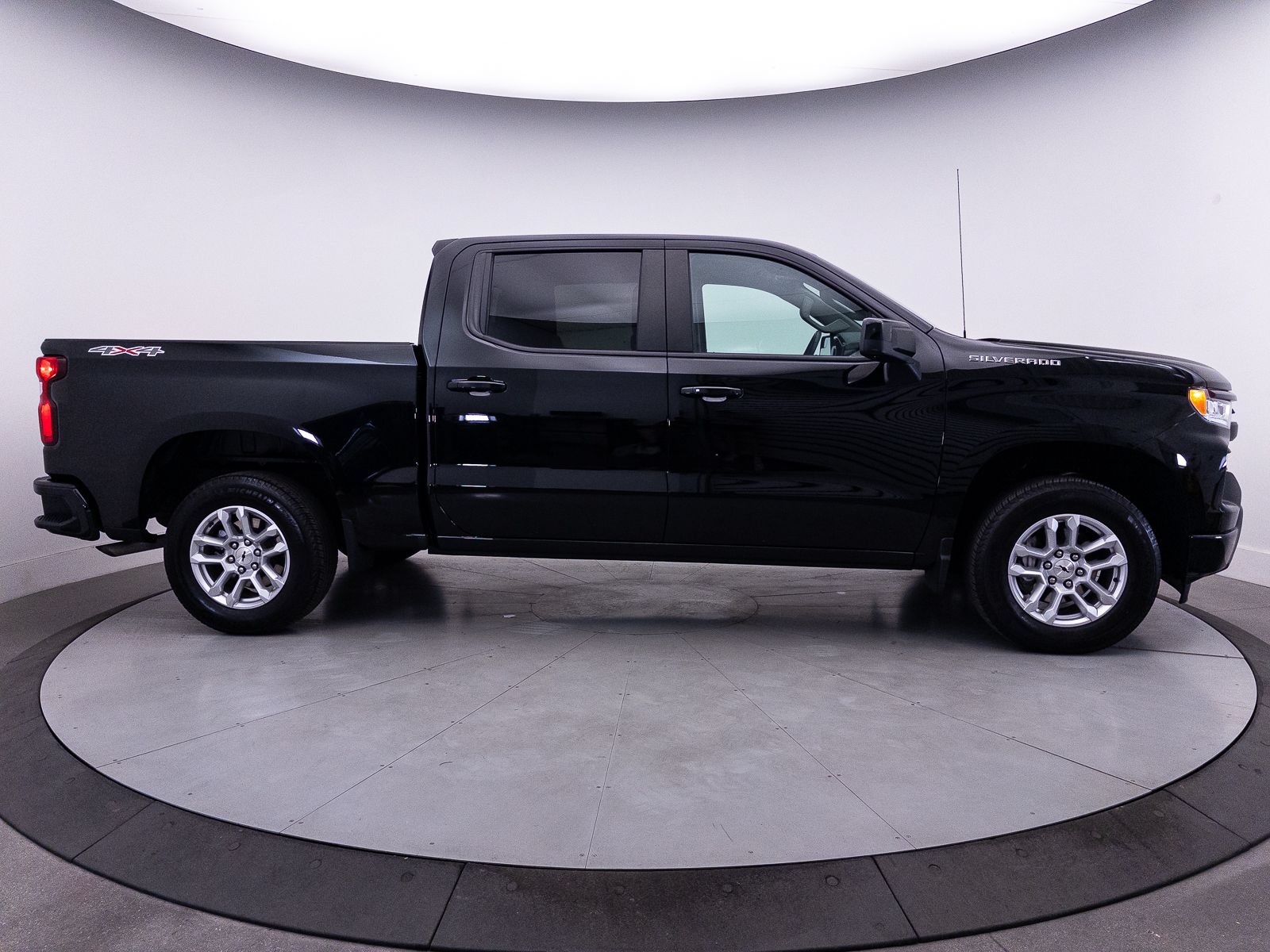 Used 2025 Chevrolet Silverado 1500 RST AWD/4WD image 46