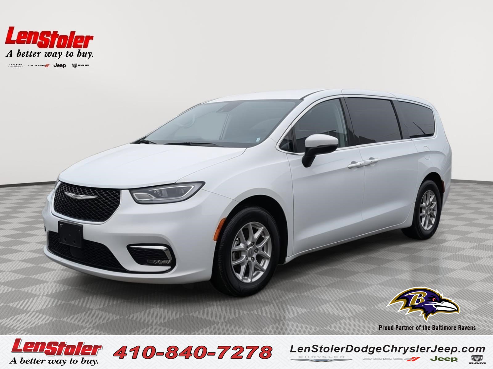 Used 2023 Chrysler Pacifica Touring-L image 1